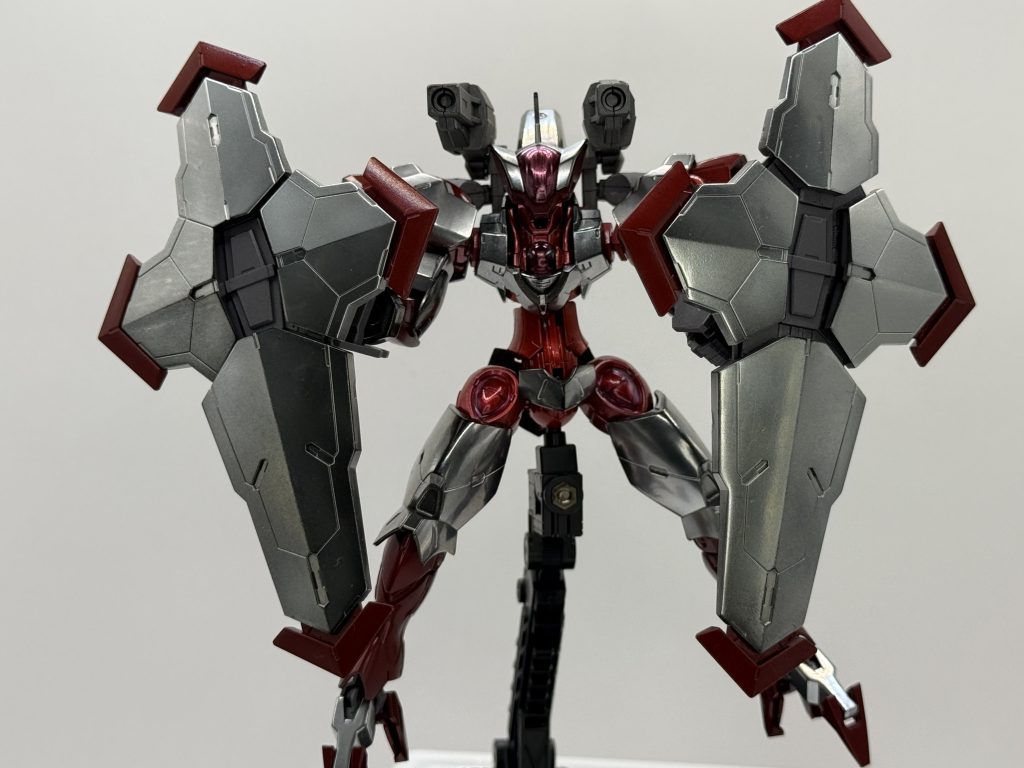 さぁて今回は口癖はぁ? 本気で攻撃が通ると思うちょるんか?めでたいのう なーんて聞いたことのある口癖なんでしょ(笑)あ、ちなみに盾は標準だと左手のみです。追加した盾ももちろん本来なら左のみです。手を外して付けてるので写真撮影終わったらすーぐライフルに持ち替えてます(笑)さてさて読みにくいのありがとうございます(笑)次はぁ??PB限定の彼が塗り塗りされます!(笑)