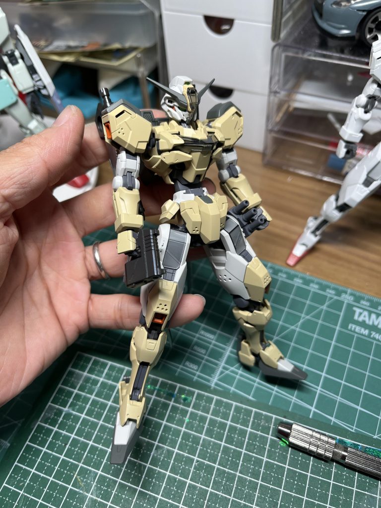 基本塗装 1回目思ったよりも黄色味?クリーム色っぽくなったのでやり直しー支援機でティックバランも制作しようかなーと思いつつも手が動かずにいます、、お助けメカのように武装を搭載してお届けするとかもほしいよなたぶんこの機会を逃すとパチ組のままになると思うので気合入れて作るようにします!(たぶん)