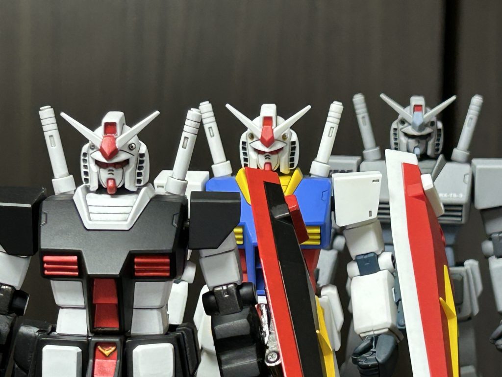 これがやりたかった!ガンダム三兄弟そろい踏み!!制作順は2→3→1号機でした。違うんだよ母ちゃん!ってやつですね。