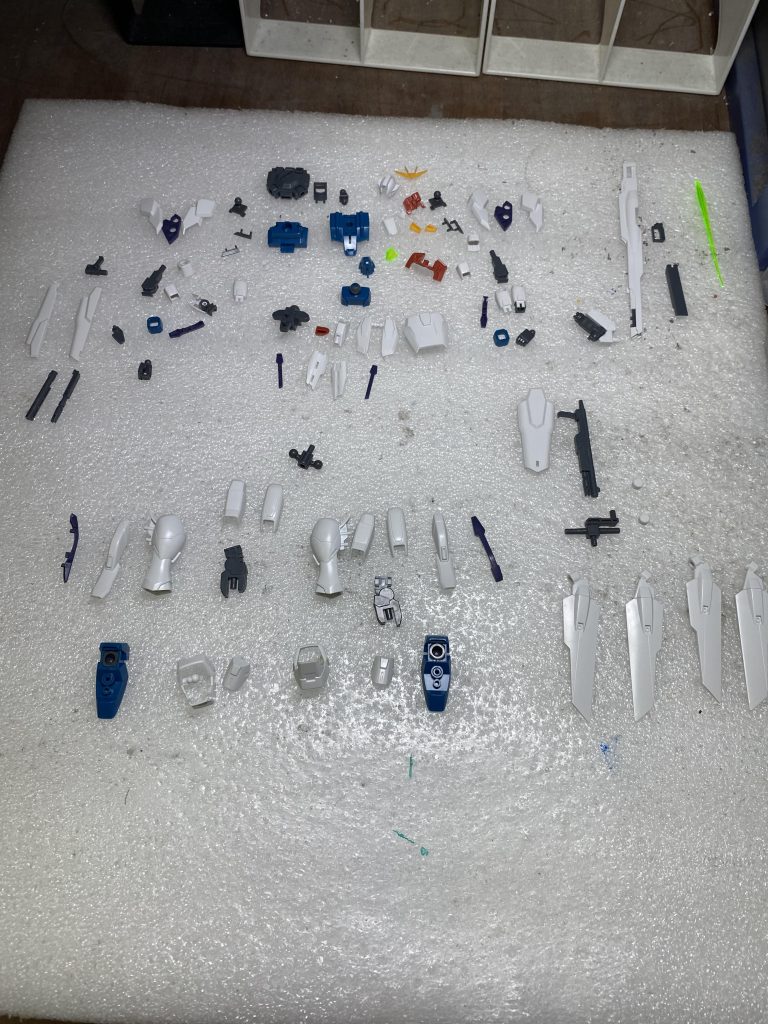 HGAW1/144 ガンダムX3号機–4枚目/制作者：丸五ワークス