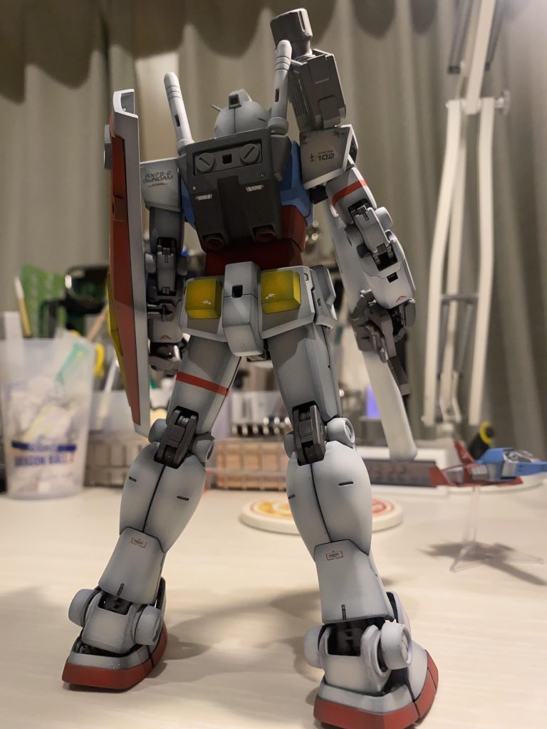 シンプルな背中も良きです🐣