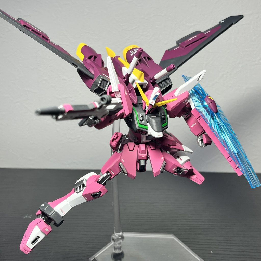 もう少し赤が強いピンク色にしたかったです。ジャスティスのメインカラーの調色は難しい、、ですが劇中や旧HGっぽいピンクに仕上がりこれはこれであり。