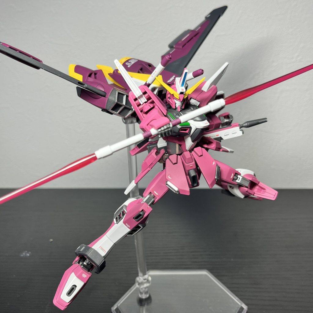 ジャスティスといえばこのポーズ。