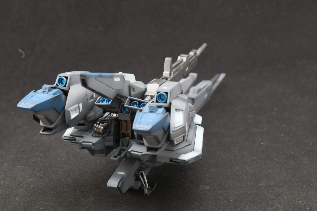 バーニアもメタリックブルーで塗り分け