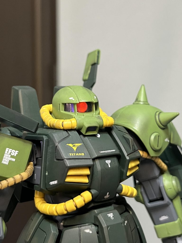 モノアイは蛍光塗料でグポーン