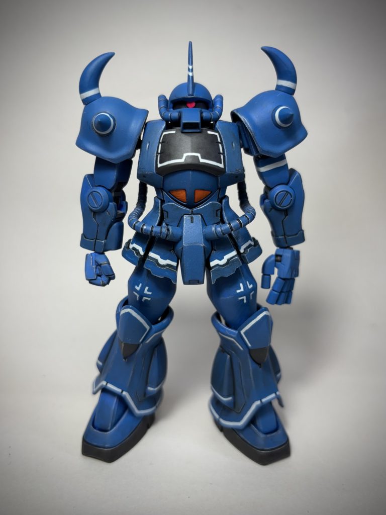 リバイブ版はスマートですね。胸部を盛り上げ、スカート部分をエッチングパーツで切り出したプラバンを足し、ボリュームアップしています。ホワイトラインはフリーハンドで引いてみました。太ももの漫画によく出てくるような眉間のしわがどうしてもつけたくて笑。