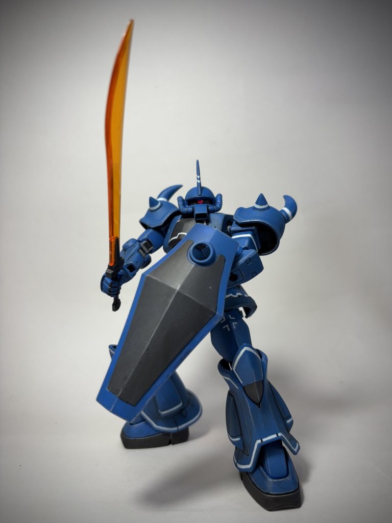 ボディカラーはツートンにしようか迷ったんですが、THOUSAND SONS BULEで統一しました。グレー部分は黒鉄職です。エッジは色鉛筆でうっすら入れています。