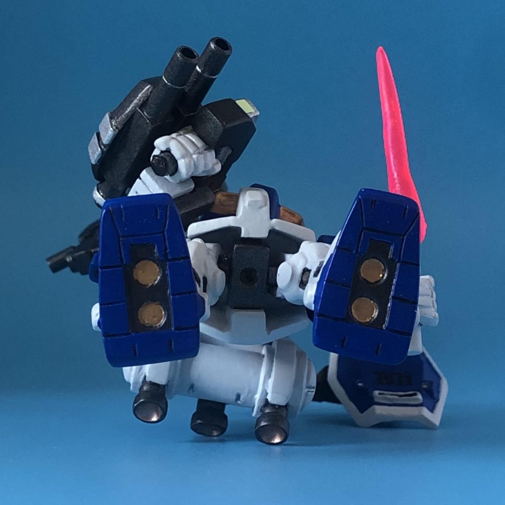 足の裏はプラ板で作っています。