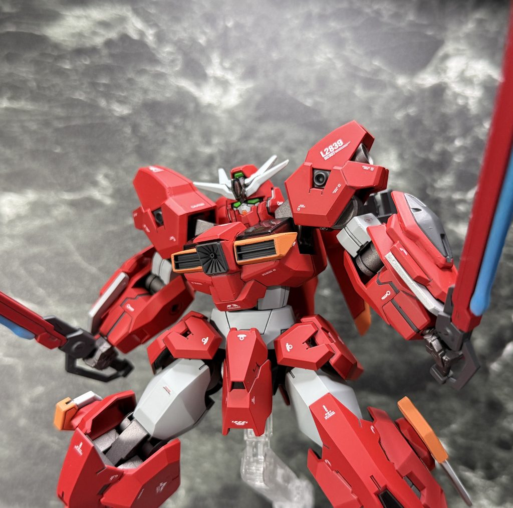 1号機との装備以外の相違点は胸部デザインで、同じパーツが無かったためダクト型の増加パーツを設置しました。それ以外は基本同じなので、パーツを交換すれば遠距離仕様にもできます。
