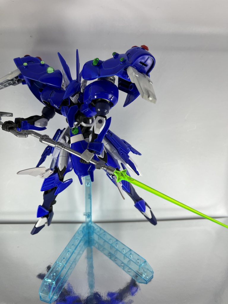 パーツ探しで箱開けたりしてたら過去作のカスタムジークルーネを発掘(上記画像今見たらなかなかに塗り損ねや手抜きやらが目立つ💦ということでリペイント&工作を実施①全体的な塗り直し、装飾の整備②フロントスカート干渉部分カット&調整③グングニル再現(30mmビーム刃に逃げないw④女性機らしさを出すためにリアにスカート追加⑤露出してるネオジム磁石を装甲追加で隠す