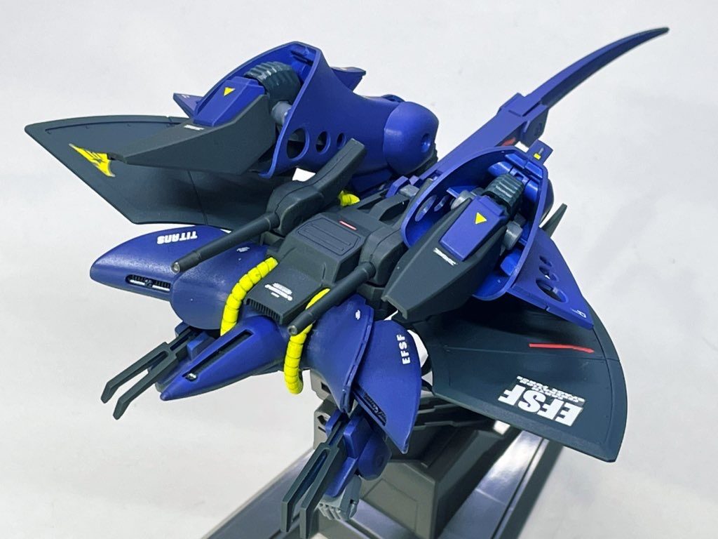 設定では量産型を考え簡易的な変形タイプだそうで、ガブスレイに比べて簡単な変形でした。足の甲がスライドするあたりまで再現されていて好き。