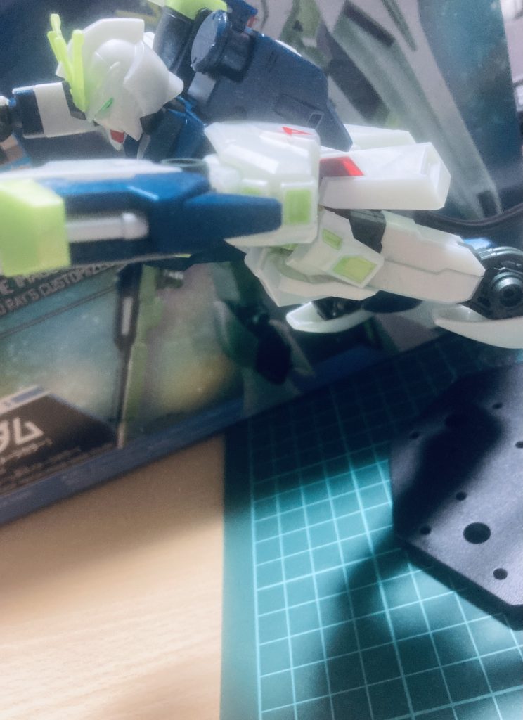 たかが石ころ1つ、ガンダムで押し出してやる！