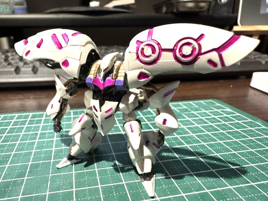 御多分に洩れず背中のほっそーいパイプっぽいものが折れた。爪楊枝で頑張った。