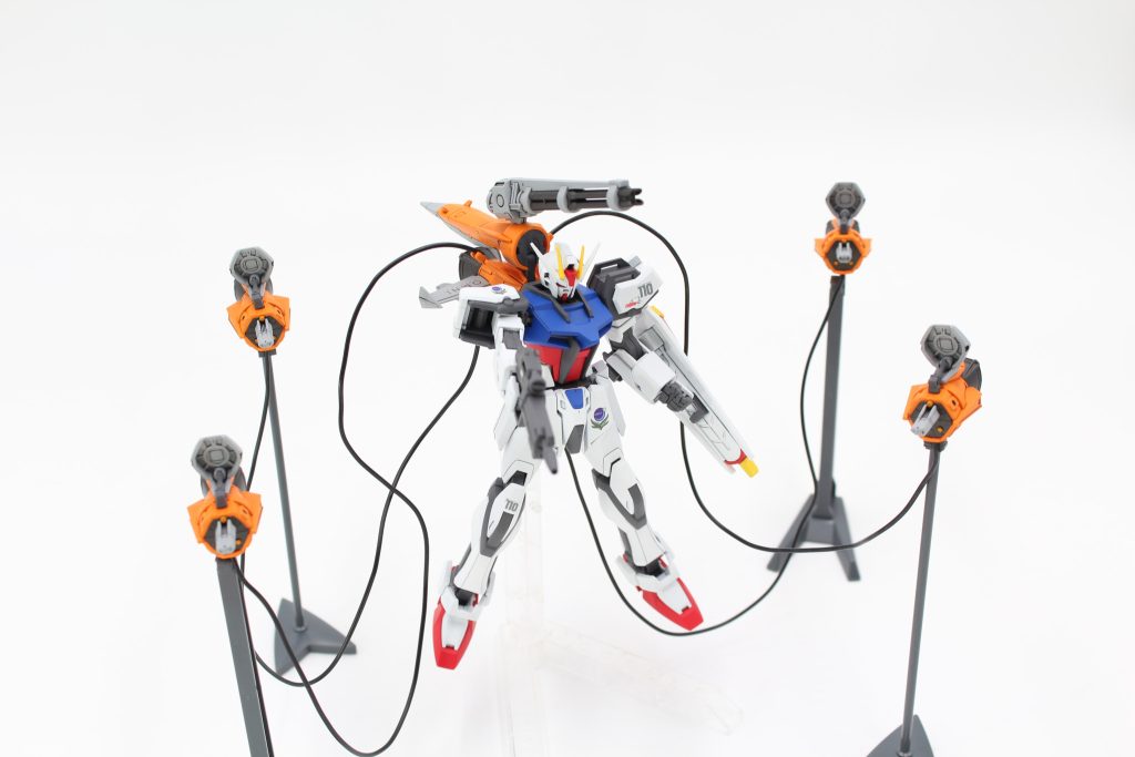 展開状態。手頃なケーブルをぶっ刺しただけです