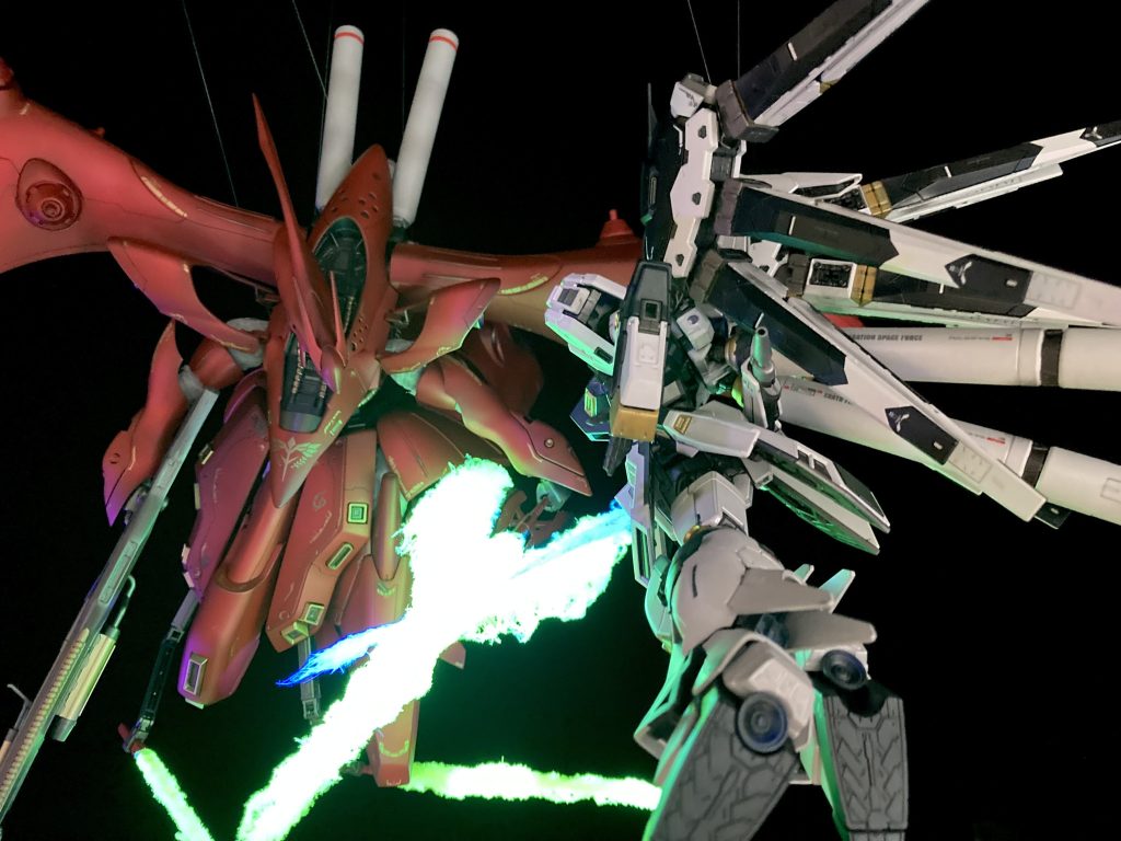 映画「閃光のハサウェイ」にてクスィーとペーネロペーが鍔迫り合いするシーンが好きで、ナイチンゲールとガンダムで似たような表現をしてみました。