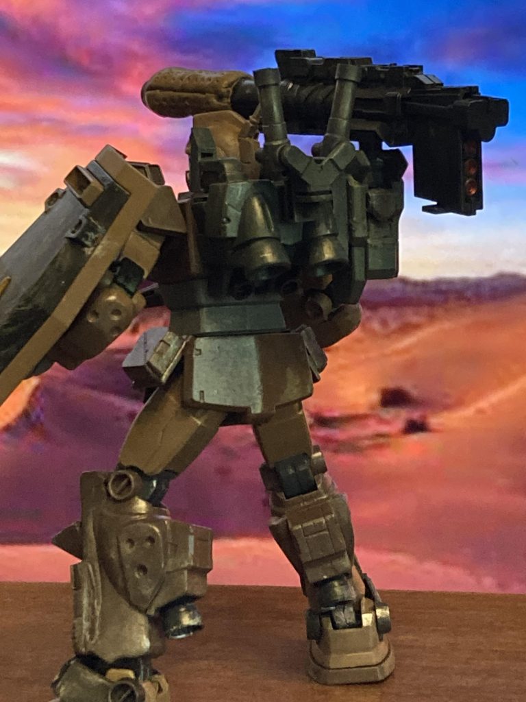 キャノン砲は近所のお店でジャンク品を。パックパックはジーフレームドムの余剰パーツを基盤にジャンク品を取り付け‥取り付け‥脚部はポリパテ整形➕ビルダーパーツ。