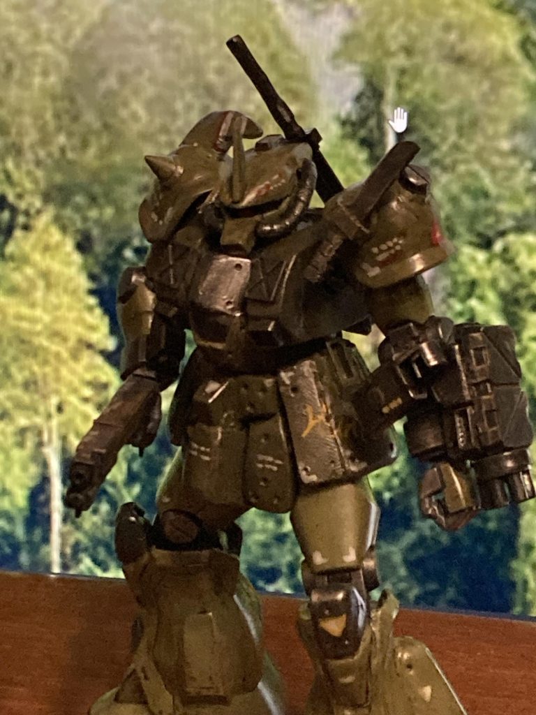 左肩のナイフ型ヒート剣はポリパテ作成です。右手のショットガンはケンプファーのです。