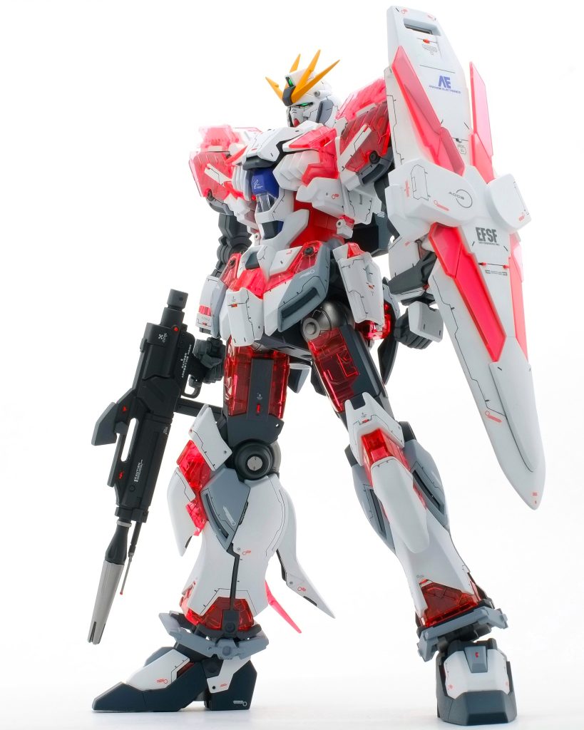 シールドにも端っこメインでモールドの追加今回スジボリに使う道具をぐっと細くしてみましたそしたらよりデカそうにスケール感がわかりづらくなりました(なってるよね?)奥まっている箇所や足裏のバーニア、関節の丸パーツ等には艶消しメタリックで適度な存在感を