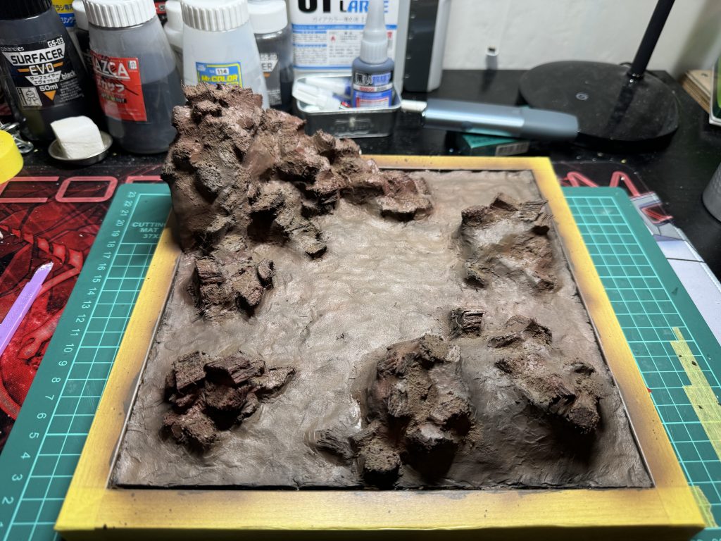 全体的にブラウンで塗装後所々レッドを入れ赤みを出す