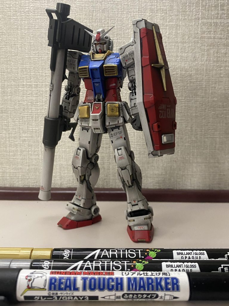 マーカーで少し色足して、リアルタッチマーカーとメラミンスポンジでゴシゴシ。もとの色分けが完璧なキットだとリアタッチマーカーだけで家に居なくても意外とプラモデルが楽しめる！