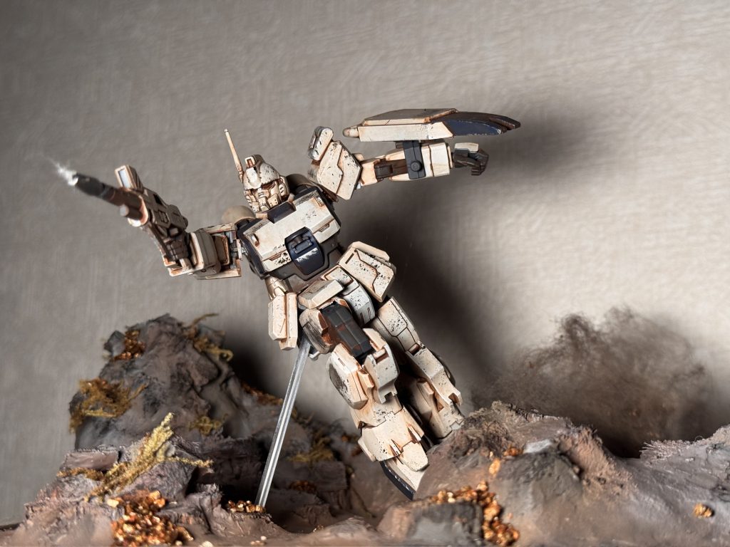 さりげなーく銃口から出る煙の表現が1番難しかったかもしれません！初のジオラマにしては納得のいく仕上がりになりました！次回はより迫力のあるシーンを表現できればと思います！  