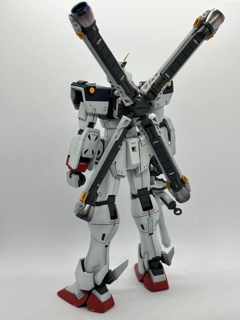 いつものアングル④水転写デカールが付属していないため、Vガンダムのデカールを拝借して、同じようなものを同じような箇所に貼りました。本音を言えば、アニメ化されていない宇宙世紀シリーズということもあり、最初作るの悩んだのですが、何気に結構気に入ってしまいました笑食わず嫌いはダメですね!X1作成して改めて実感しました。この機体はSDも持っているため、あとはHGかRG買って、三兄弟を揃えたいと思います。