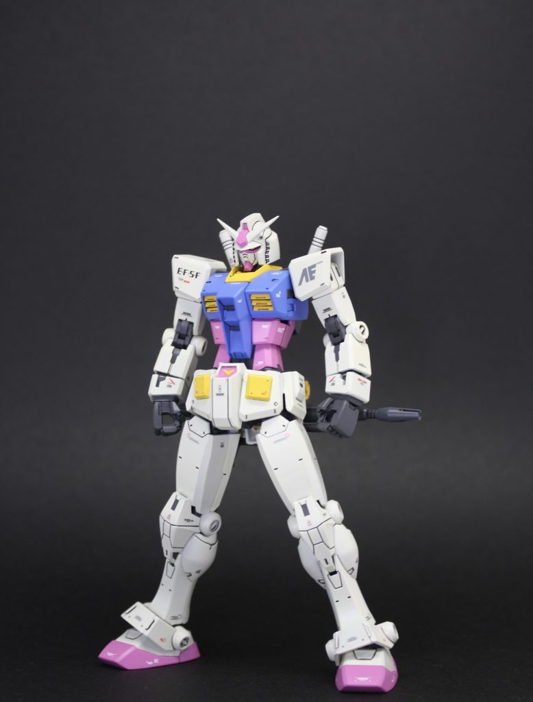 ⬛︎正面今回は全体的に淡い色合いで塗装してます。・白装甲→ホワイト+イエロー(1%)・赤装甲→イタリアンレッド+ホワイト(20%)・青装甲→ブルー+ホワイト(10パーセント)・黄装甲→イエロー+ホワイト(10パーセント)・関節部→ライトグレー+マホガニー(10%)