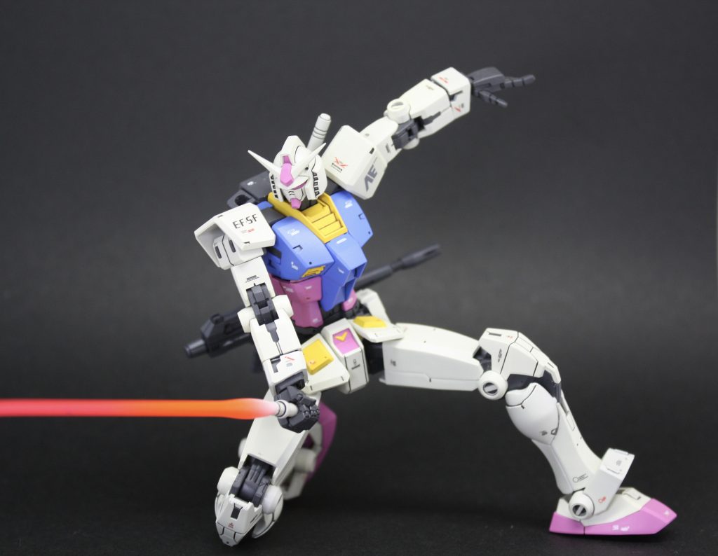 ⬛︎ビームサーベルビームサーベルは根元からホワイト→蛍光オレンジ→蛍光ピンクの順でグラデーション塗装しました〜中々綺麗にできたと思います!