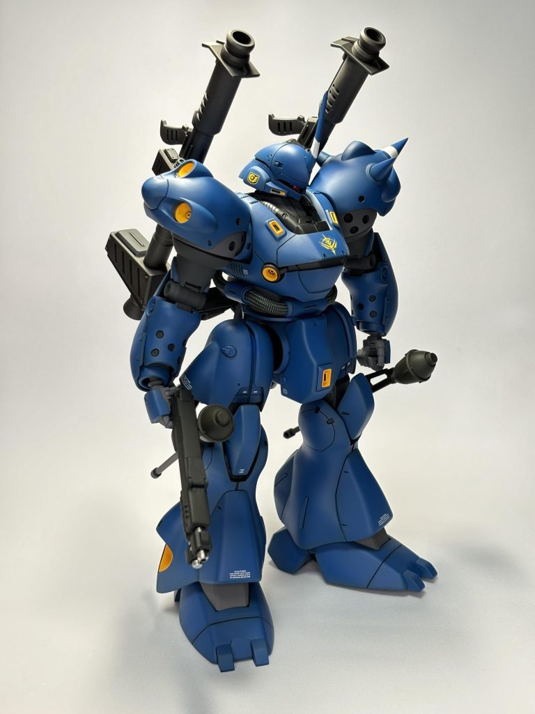 いつものアングル②今回、色の選定にだいぶ悩みましたが、アニメの配色?に近づけてみました。前回HGで使ったフタロシアニンブルーで合わせるのもよかったかもしれません。