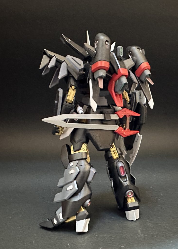 プラモデル化に考慮していられるかよといわんばかりの多色ぶりが劇場版っぽくてすてきです。