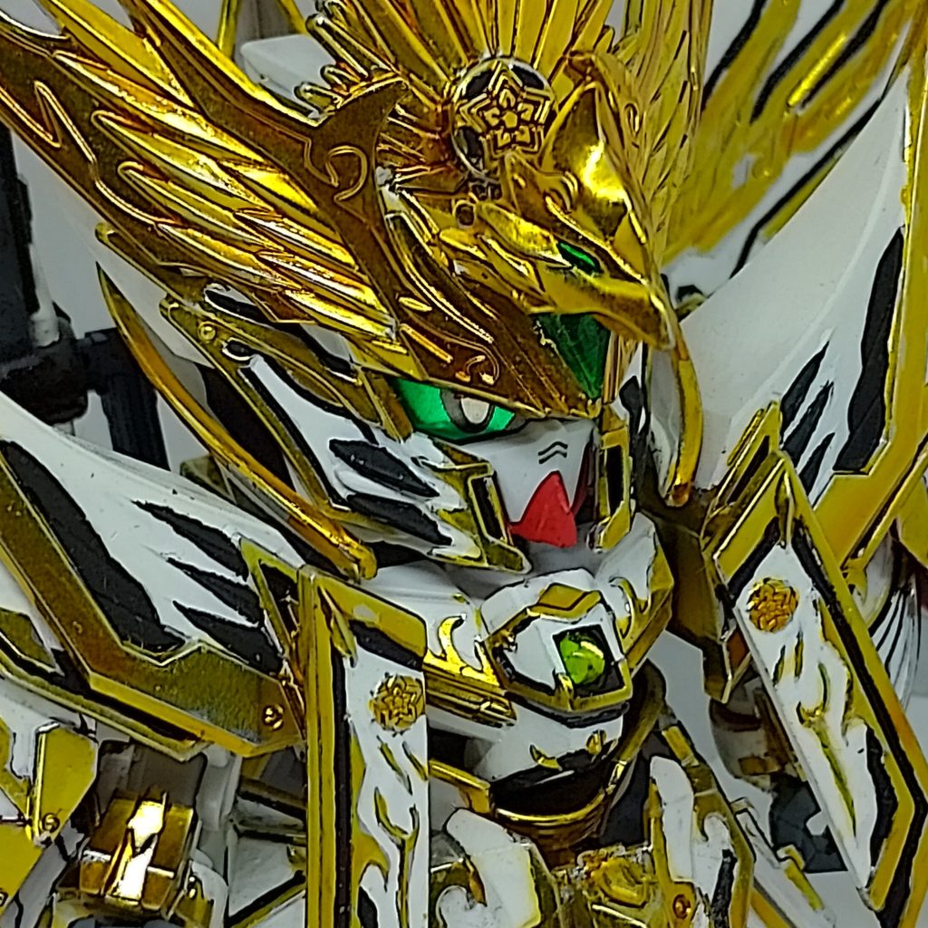 クリスタル頭部と胸部のクリスタルはUVレジンを使用して再製作されました。違いは、頭部のクリスタルは元のパーツからクローンされたもので、胸部のクリスタルはパーツに一滴ずつ追加されたものです。