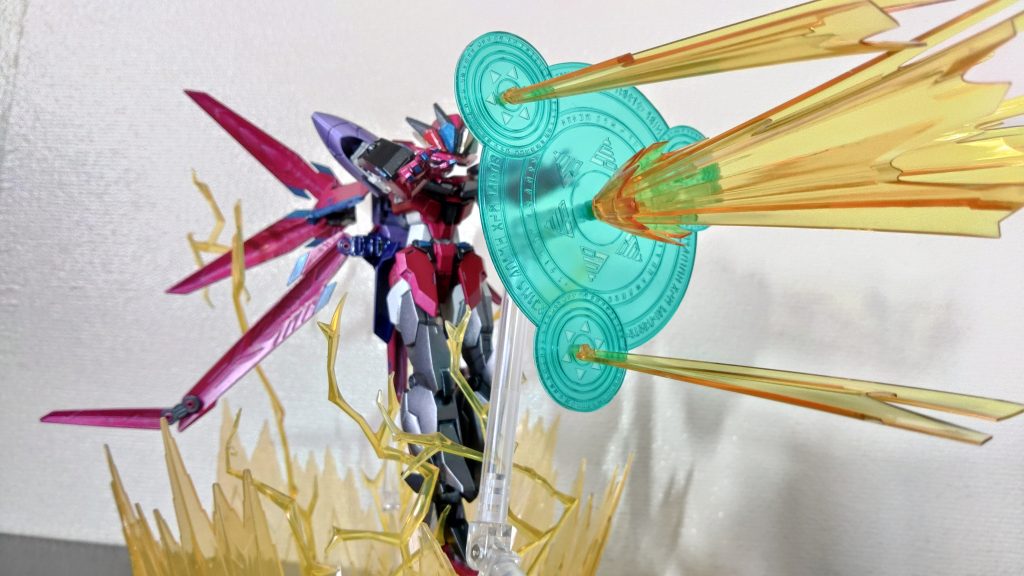 「エレメンタルスローター」敵を鋼糸魔弦で拘束し、四大元素を操る膨大なエネルギーをぶつける技。