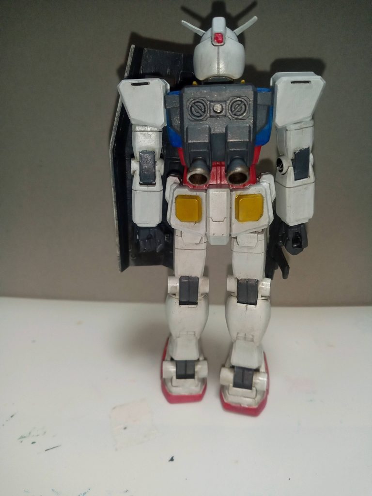 塗装は水性ホビーと100均アクリル絵の具を使用しています。今回中々捗らなかった理由に白の塗装が苦手だったのが大きいみたいです。色々塗り方試してみても思ったように塗れないですね😅