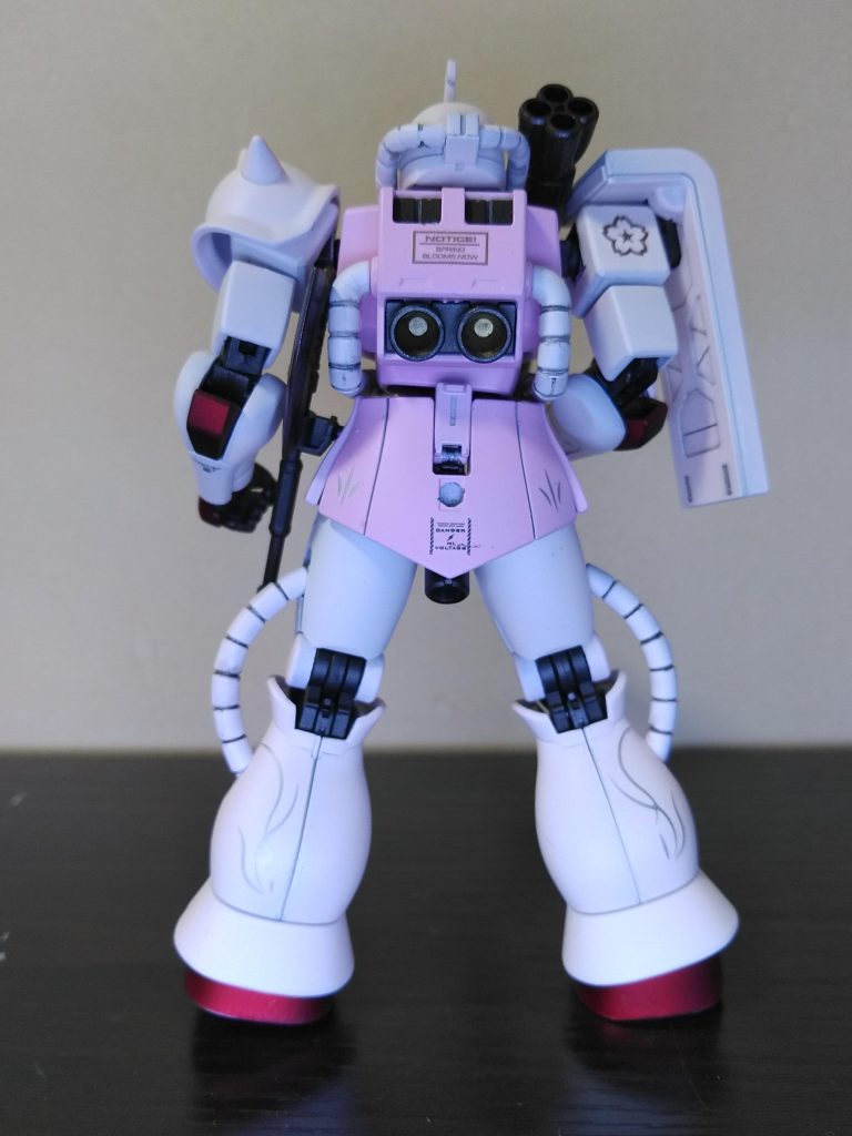 色々ポーズをとろうと、キコキコ動かしてたら、色がはげてしまったので。こんなポーズですいません。アピールポイントは、花マークですかね。個人的には、淡い方のピンクが良い感じに調色できたのではないかと思っています。ちなみにZUKAはスペルミスではありません(笑)