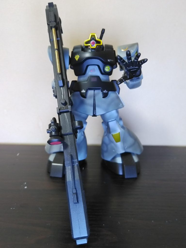 迷彩は、グレー系を4色用い、個人的に月面は若干の緑がかった感じがしたので、そのイメージで仕上げました。良い感じになったと思うのですが、いかがでせうか。