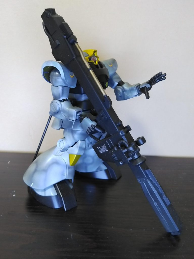 本機体は同隊トップパイロットである　アン・ホーヅキ　のものであり、両肩前後には同隊トレードマークの月模様が、モノアイ周辺や膝などには、同隊イメージカラーのイエローがあしらわれている。・・・という設定です。