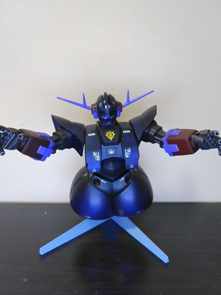 これら特殊能力を有する兵士に与えられたモビルスーツはジオングであった。これまでの戦闘で多くの兵士を損耗していた軍が、操縦士一人当たりが操る火力の量を優先したため、巨大で攻撃力の高いジオングが選ばれたものであるが、実情、もはや戦線が無重力空間のみに後退していたため、足がオミットされ、かつ、推量の大きいこの機体が選ばれたという側面もある。