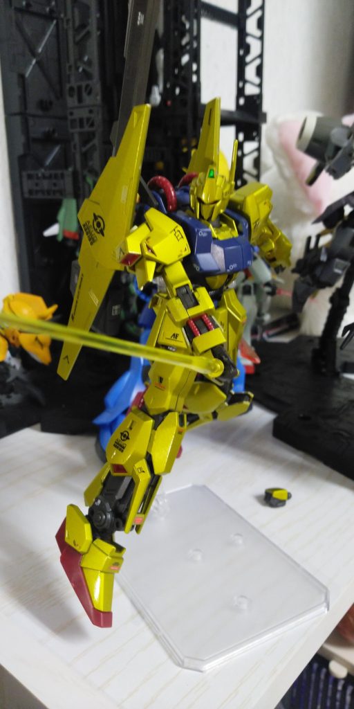 デカール貼り自体はスケモでやっているとはいえ好きに貼れと言われるとセンスも経験も無いので困るんですよネットの作例を色々参考にしたのですがまだよくわからん状態、数こなして慣れるしかないんですよね