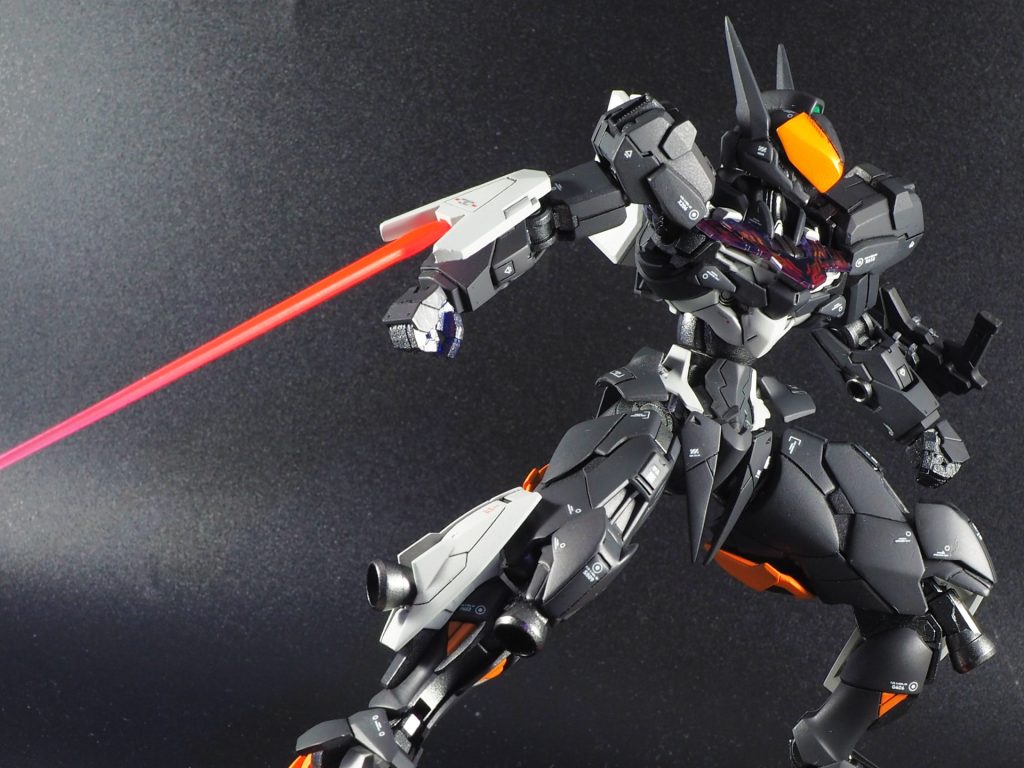 アクション主な塗装色は以下の通りです・メイン黒:ガイアカラー ニュートラルグレーⅣ+Mr.メタリックカラーGX グラファイトブラック・メイングレー:ガイアカラー ニュートラルグレーⅠ+Mr.カラー グレーFS16440・オレンジ部:NAZCA マンダリンイエロー+ガイアカラー ピュアオレンジ・関節部:Mr.カラー フレームガンメタリック