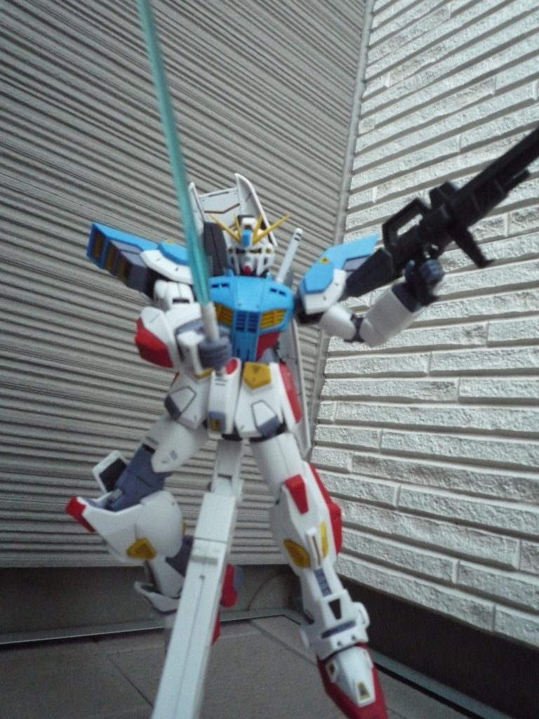 シールドはバックパックに付けられます初代以外にシールドを背負える機体ってほぼないような・・・