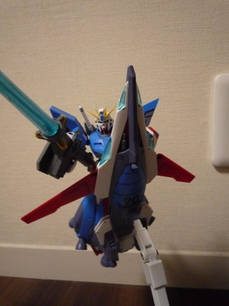 フライトシールドに乗っている状態足にシールドとの接続用ポイントがついているので縦にしても落ちません！ 