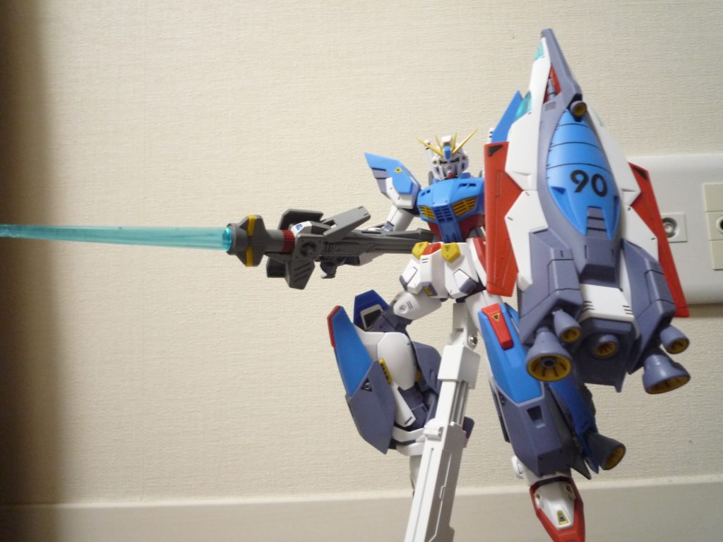 I-TYPEの装備はビームランサーとフライトシールド、それに脚部のブースターですね 