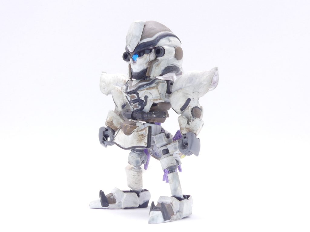 【ガンプラデータ】配役：児雷也シナンジュ・スタイン演者：ウノスマイ・ユマ所属：ブリッジGP（ガンプラパワー）：550（大蝦蟇グシオンとの合算）使用ガンプラ：ＳＤ三国創傑伝　呂布シナンジュ＆赤兎馬ＨＧ鉄血　ガンダムグシオン　などレギュレーション：オフィシャルレギュレーション（パテ・レジン・ワイヤーなど一部使用）機体解説：ウノスマイ・ユマの演じるガンプラ。「ＳＤＷ」のムシャワールドにいたかもしれない別のシナンジュとしてビルドされた。武装・装甲面は軽装で身軽な身のこなしが特徴。というよりこれ自体の防御力はもろい。武装プラットフォームである大蝦蟇グシオンを召喚し、それとの連携で相手を捕食する。前から。一部をエドワードなどから持ってきたり足が独自の構造だったりする以外は呂布シナンジュです。