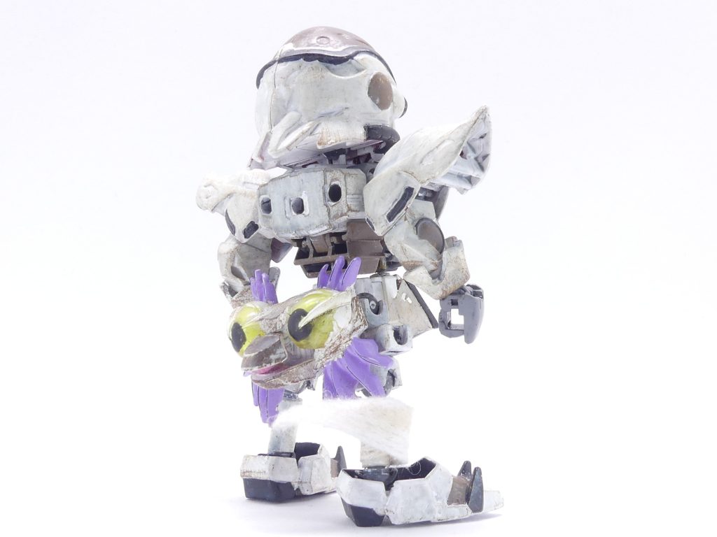 演者・ウノスマイ・ユマ：「ブリッジ」所属の女性演者。蛙が大好きで、ブログ「蛙人（かわずびと）」を運営。何匹か飼っているという噂もある。エバーランドでは思いっきり男性になりきって演じるのが快感だという。現在その詳細を明かすわけにはいかない「ブリッジ」のトップとはある縁で結ばれ、電書「エバーブック」でログインしている。電子書籍エバーブック。ようやく出すことができたこのワードです。詳細は次回に。手首は指差し手を除きビルハンに置換。右足に巻いているのはガーゼ。