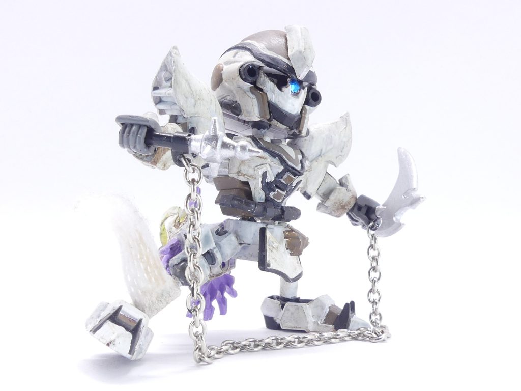 鎖蝦蟇（くさりがま）：通常時では唯一の手持ち武装。中距離に攻撃可能。獣王頑駄無から流用。今回はメタルチェーンも使用。