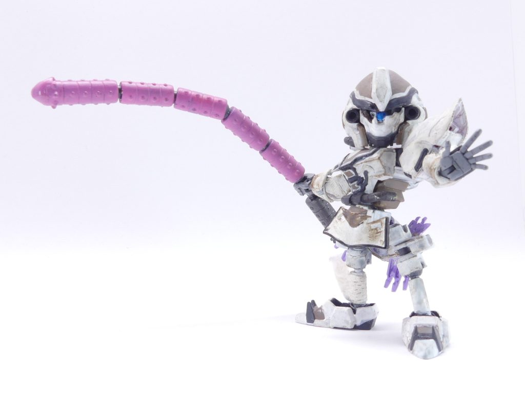 舌毒鞭は取り出して使用することも可能。