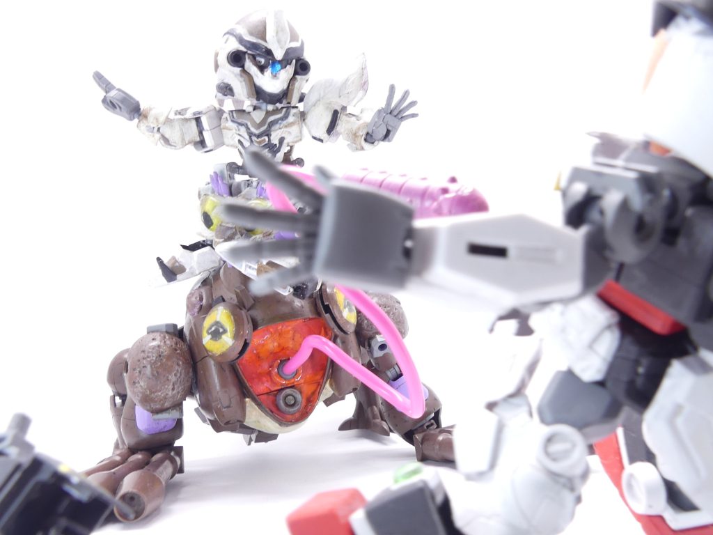 謎のチーム・「ブリッジ」「エバーランド」で暗躍する謎のチーム。全土に活動域と情報網を持ち、とある目的のため「ガンプラバトル」をしている。そのトップは未だ謎である…・ウノスマイ・ユマ「ブリッジ」メンバー、斥候担当。電書「エバーブック」によって「エバーランド」にログインしている。男役を演じるのが楽しみ。カエル好き。使用ガンプラ・児雷也シナンジュ・スタイン・クジ・タツヨシ「ブリッジ」メンバー、偵察・調査担当。電書「エバーブック」でログインしている。リモート勤務。昔からのガンプラファン。使用ガンプラ:カムイ・ダラス