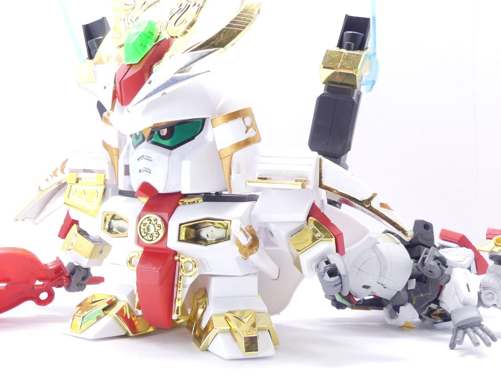 「さあさあ、どうしたね！？」アマミチ達は、「ガンプラ魔法」と同じ理屈で召喚された大蝦蟇グシオンのパワーに圧倒されます。ベースのガンダムグシオンはＨＧのガンプラですが、本体側のＥＰ消費を限りなく少なくすることでグシオンにパワーを振り分けているのです。サクラの張飛ゴッドガンダムは毒にやられているところを吹き飛ばされ、アマミチもすべての「ガンプラ魔法」が通用しません。「呑んじまうんだなぁ、これが！」シナンジュのバズーカで、地に伏したアマミチ。もう駄目か…と思われたその時！「…「ブリッジ」を、駆逐する！」謎のきらびやかな大将軍が、アマミチを守りました…！ーー一方その頃、アマミチの父・マサミチは、かつてともに戦った男・シャクジイ・ゲンゾウの元を訪れました。ゲンゾウは、今エバーランドに起こっている真実を語り始めます。「エバーブック」は7冊（うち1冊は消滅したと思われる）。しかし、それよりももっとたくさんの「エバーブック」が、この世界には存在すると言ってきたのです！それは、電子書籍という形でしたー（次回を待て！）