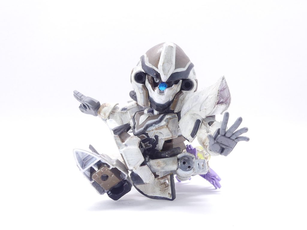 脚部はボールデンやプラ棒などを組み合わせて構成。足を擬似的に組むことができます。