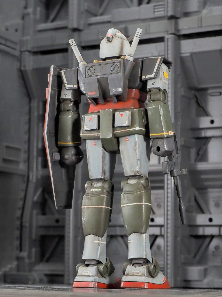 後方から。ふくらはぎの合わせ目は気になったので接着して消しました